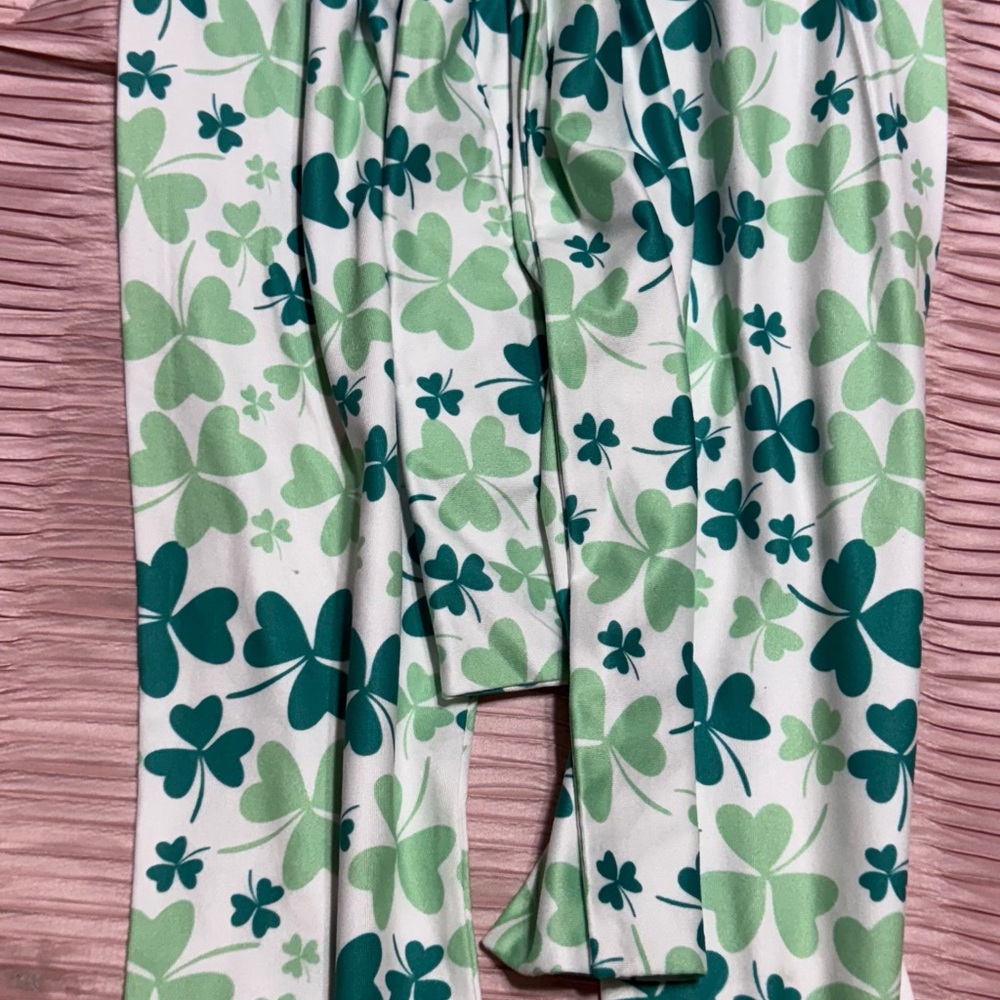 Green Clover Print Leggings